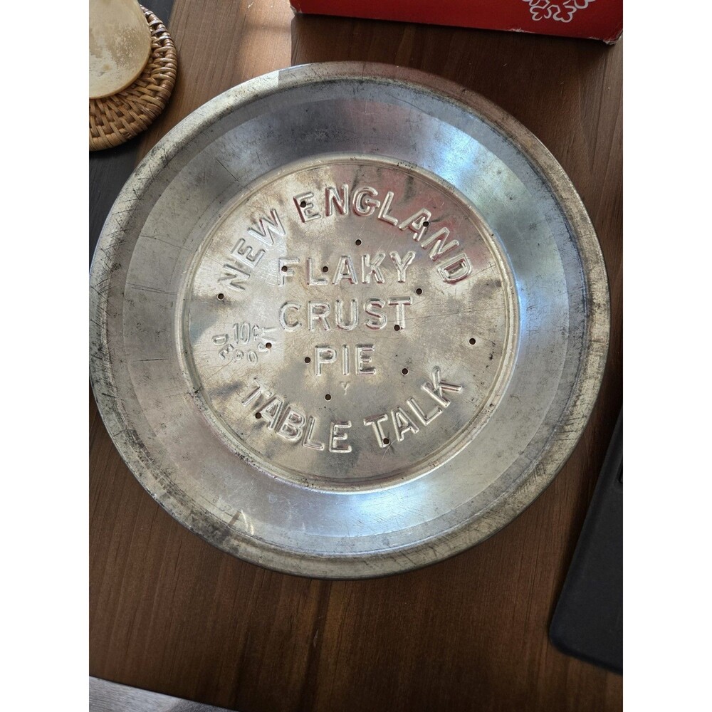 Vintage Table Talk New England Flaky Crust Pie Pan Metal 9.5" Tin Pie Pan Plate